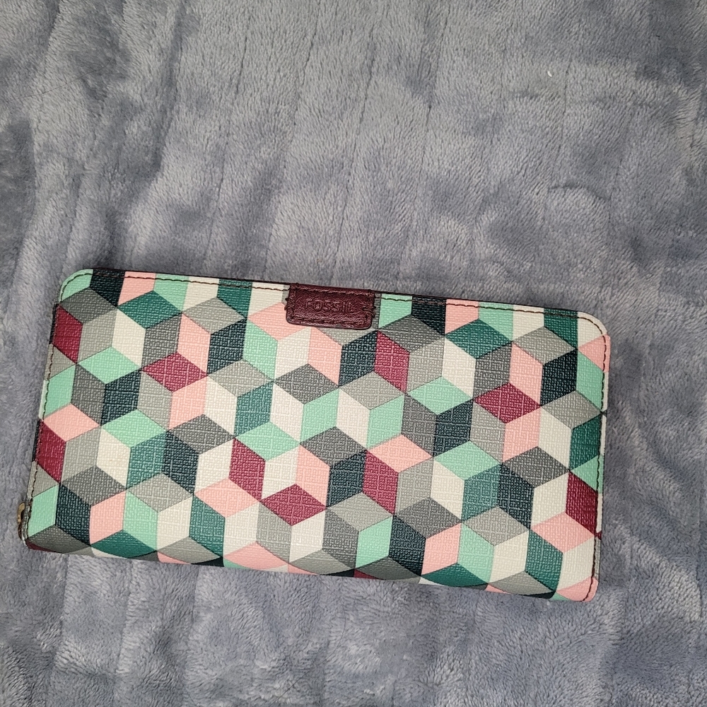 Fossil Wallet Multicolor Diamond Tile Geometric Cubes Pebbled Clutch Wallet
